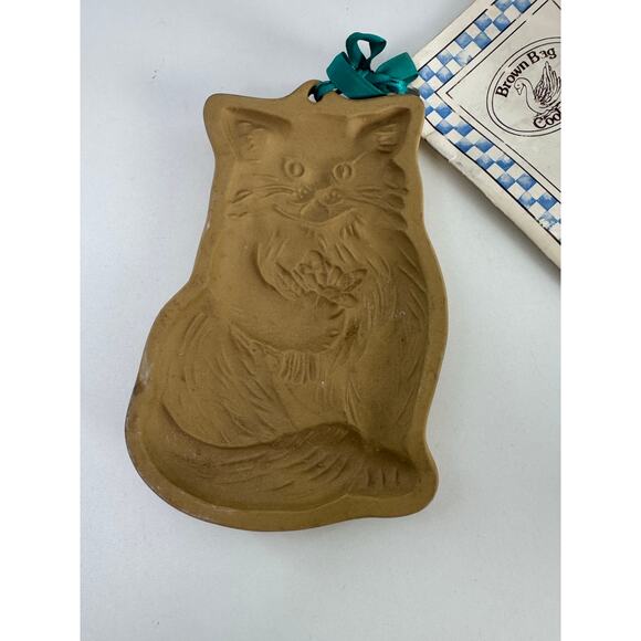 Brown Bag Cookie Art Stoneware Mold 1983 Sitting Cat Retired W/ Recipe Booklet - Picture 2 of 7